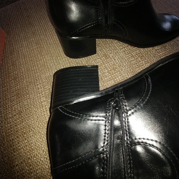 NWOT BLACK SHOE BOOT - Picture 3 of 5